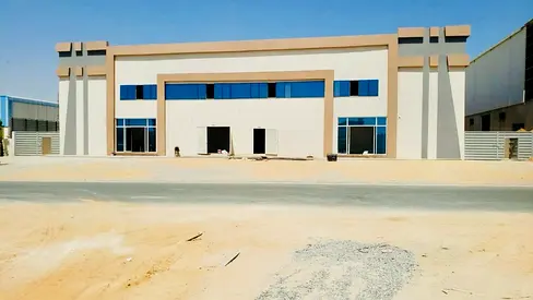 ٣٢ درهمًا إماراتيًا للمتر المربع دفعة واحدة + طاقة عالية ٥٩٣ كيلوواط + مستودع جديد كليًا بمساحة ٣٥,٦٥٨ قدمًا مربعًا للإيجار