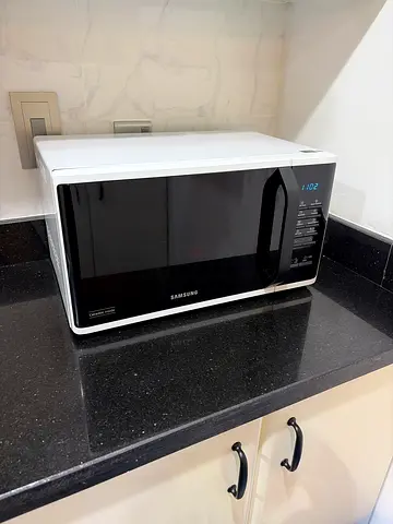 Samsung countertop microwave - good condition