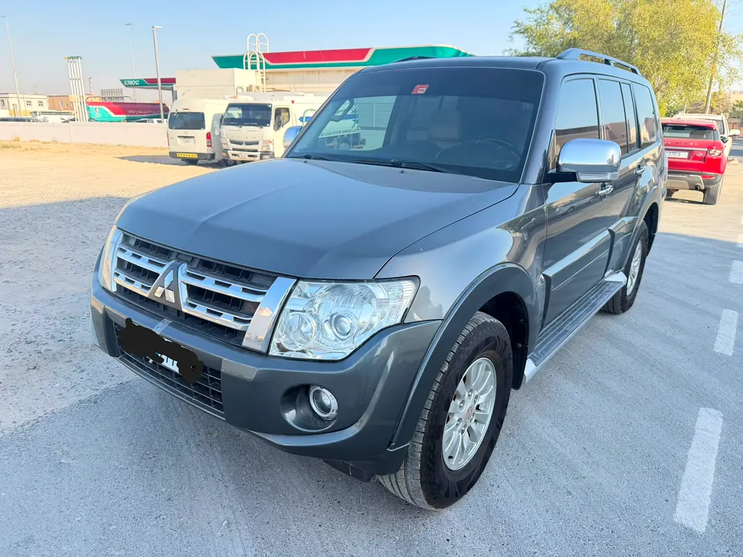 Mitsubishi Pajero 2014 — photo 1 of 14