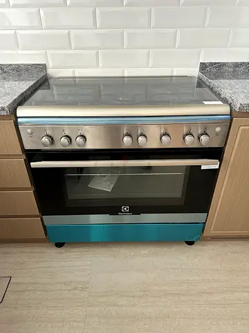 Electrolux Freestanding Gas Oven and Cooker - Brand New (never used) EXCELLENT OPPORTUNITY
