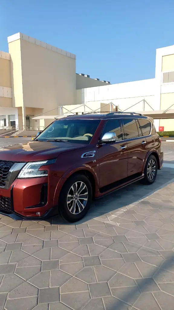 Nissan Patrol 2017 — photo 1 of 8