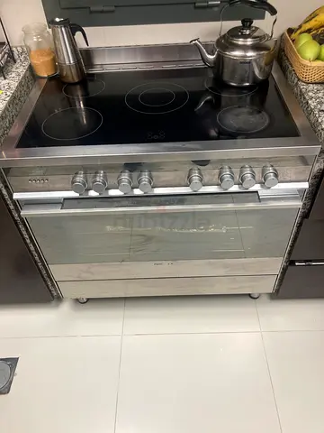 Stainless steel electric range with ceramic hob and oven – good working condition