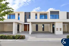 Close to Pool | 3 Bed | Middle Kitchen
