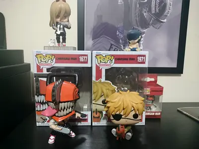 2 chainsaw man funko pops, with power nendroid (no box) with all accesories and smol beam