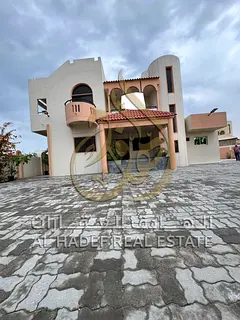 Luxury 2-Story 5BR Master Villa for Rent in Sharjah Corniche Al Rifaa Big Private Garden 6 Balconies
