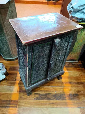 Antique-style Carved Wooden Bedside Cabinet / Nightstand 64*43cm
