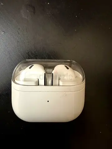 Used samsung earbuds 3 with charging case (white) - good condition