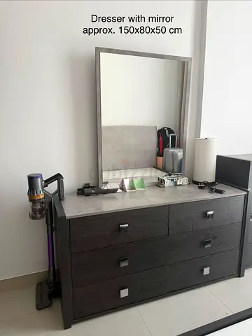 Dark Wood 4-Drawer Dresser with Mirror (150x80x50 cm) - Good Condition