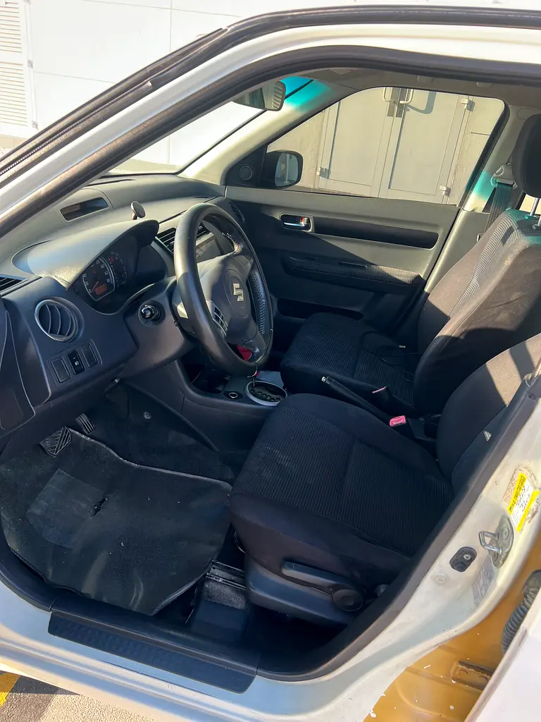 Suzuki Swift 2008 — photo 1 of 8
