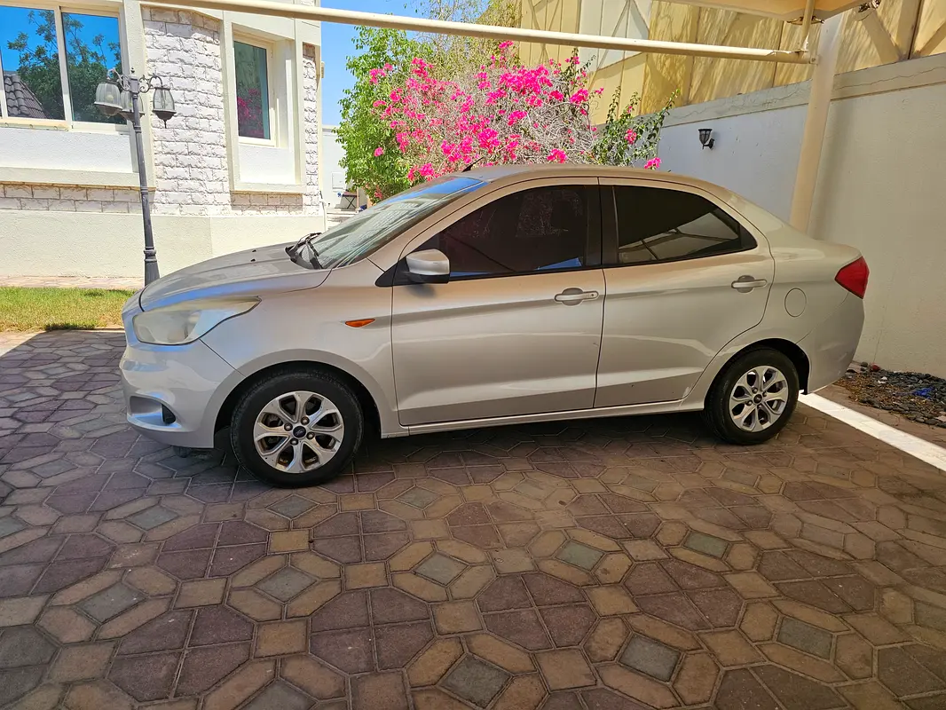 Ford Figo 2016 — photo 1 of 5