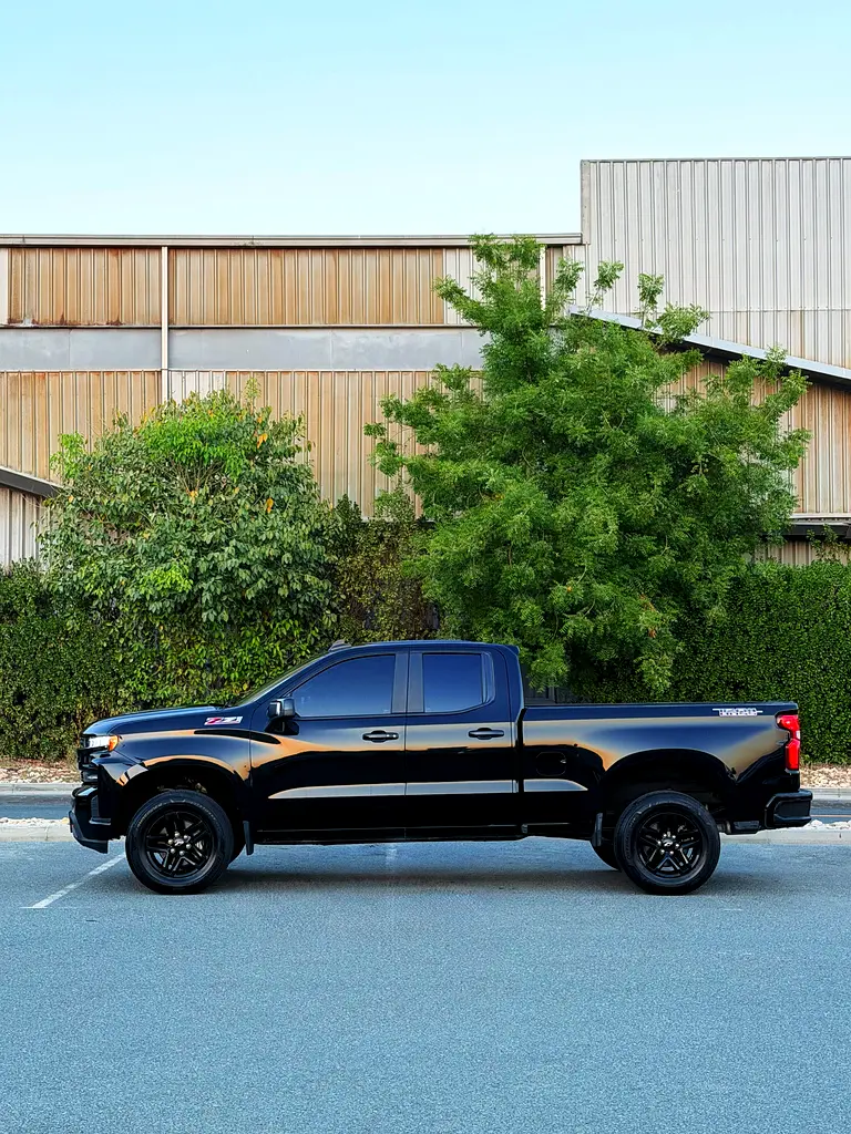 Chevrolet Silverado 1500 2021 — photo 1 of 14