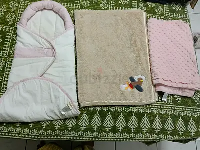 Newborn carry nest with blankets .. juniors