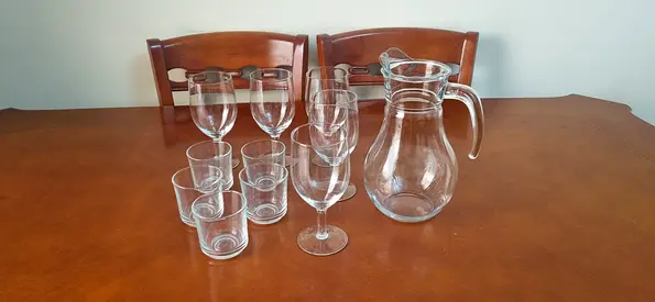 Drinking glasses with jug