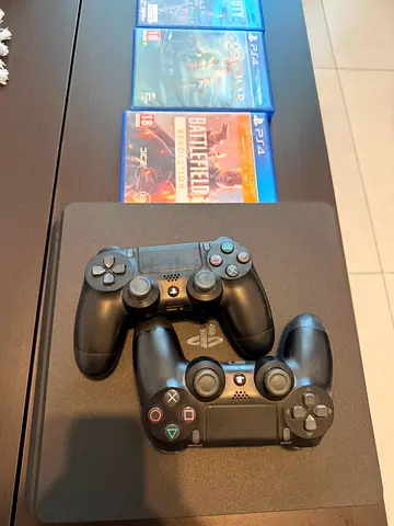 PlayStation 4 Slim 1TB + 1 Original Controller + 4 Games