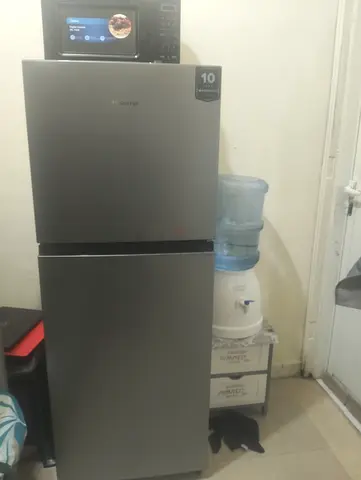 Hisense 2-Door Top Freezer Refrigerator - Silver, Good Condition