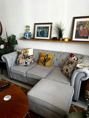 Light grey tufted 3-seater sofa with chaise (Good condition)