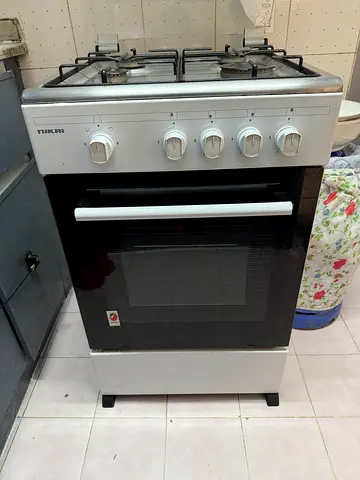 4-burner freestanding gas stove with oven - good working condition