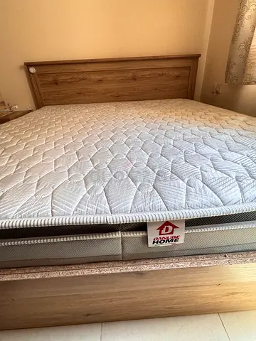 King size wooden cot