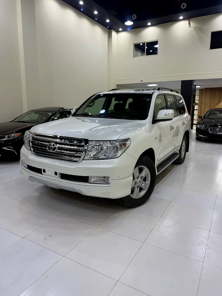 Toyota Land Cruiser 2010 — photo 1 of 20