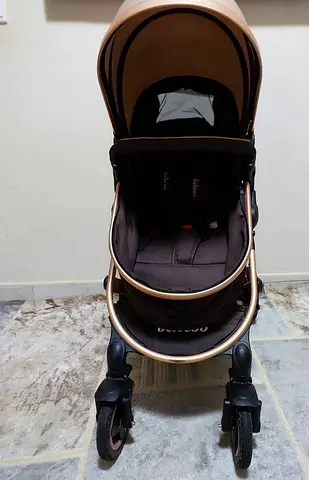 Lightweight gold-frame baby stroller/pram in good condition