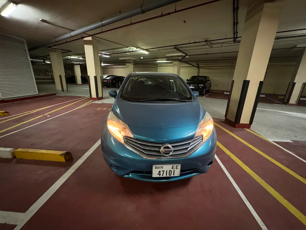 Nissan Versa 2015 — photo 1 of 12