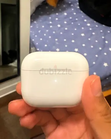 Apple AirPods Pro (3rd gen) charging case — good condition