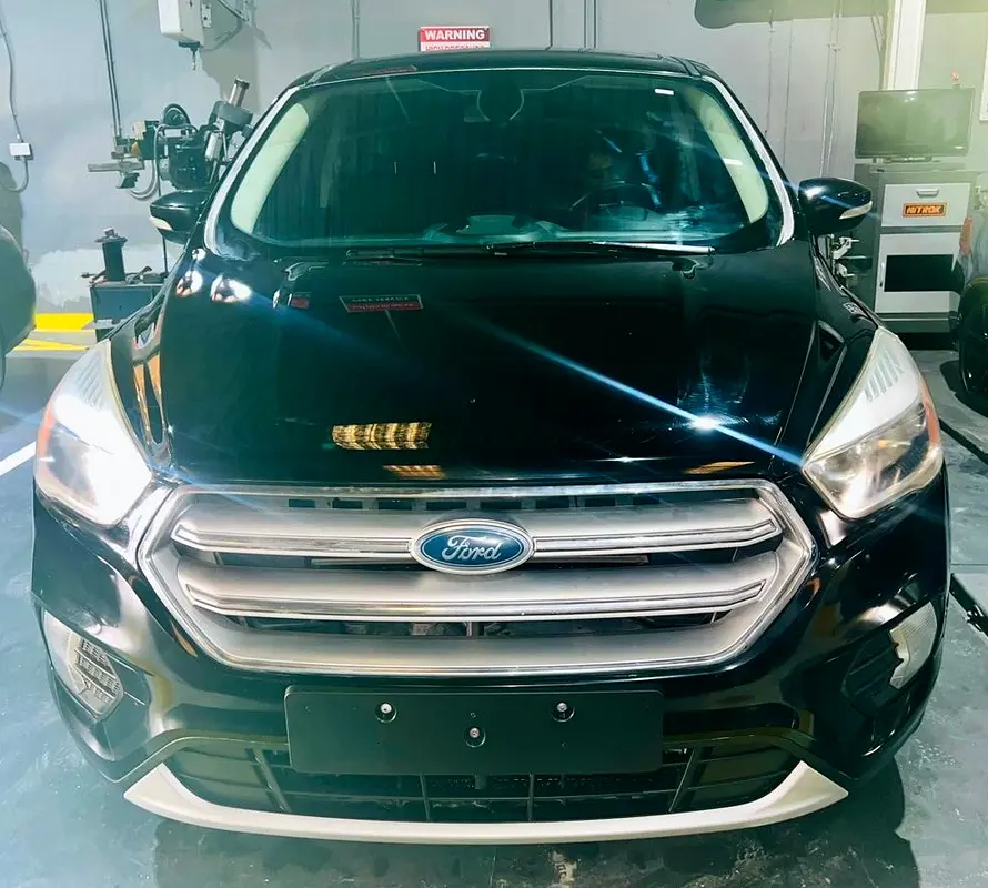 Ford Escape 2017 — photo 1 of 10