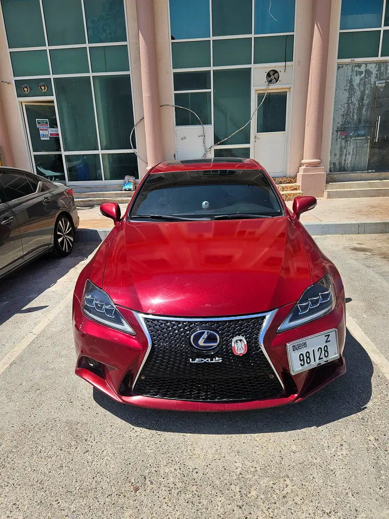 Lexus IS-Series 2011 — photo 1 of 11
