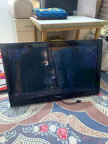 Samsung LCD TV for sale