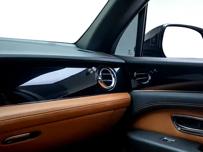 2021 Bentley BENTAYGA — миниатюра 16