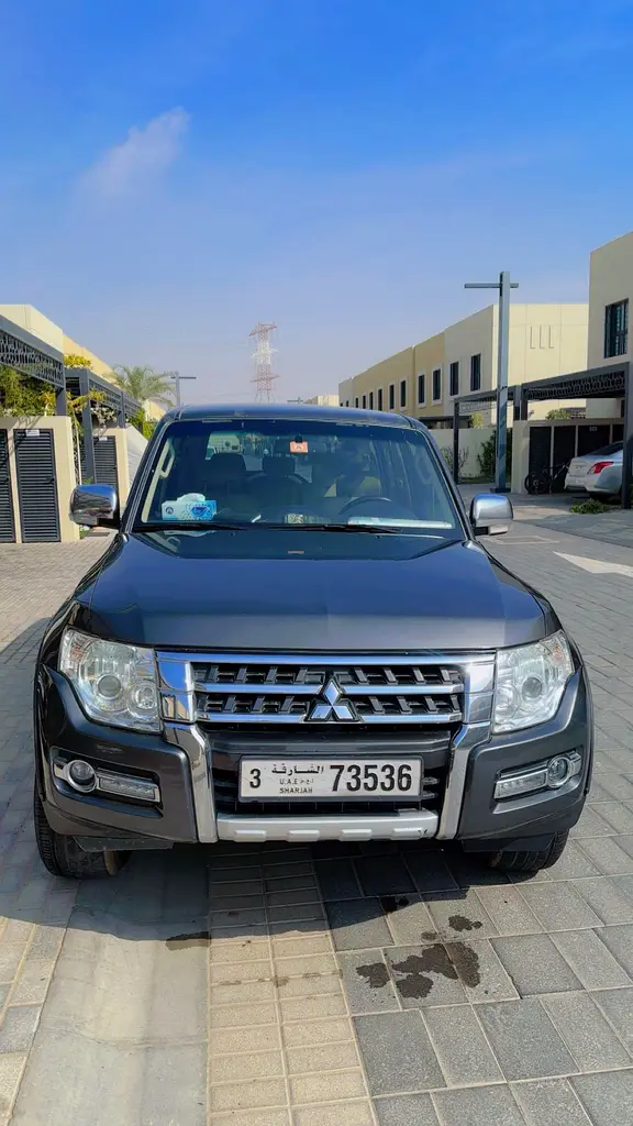 Mitsubishi Pajero 2017 — photo 1 of 10