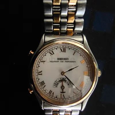 Seiko dancing hands two-tone mens watch with Roman numerals vintage