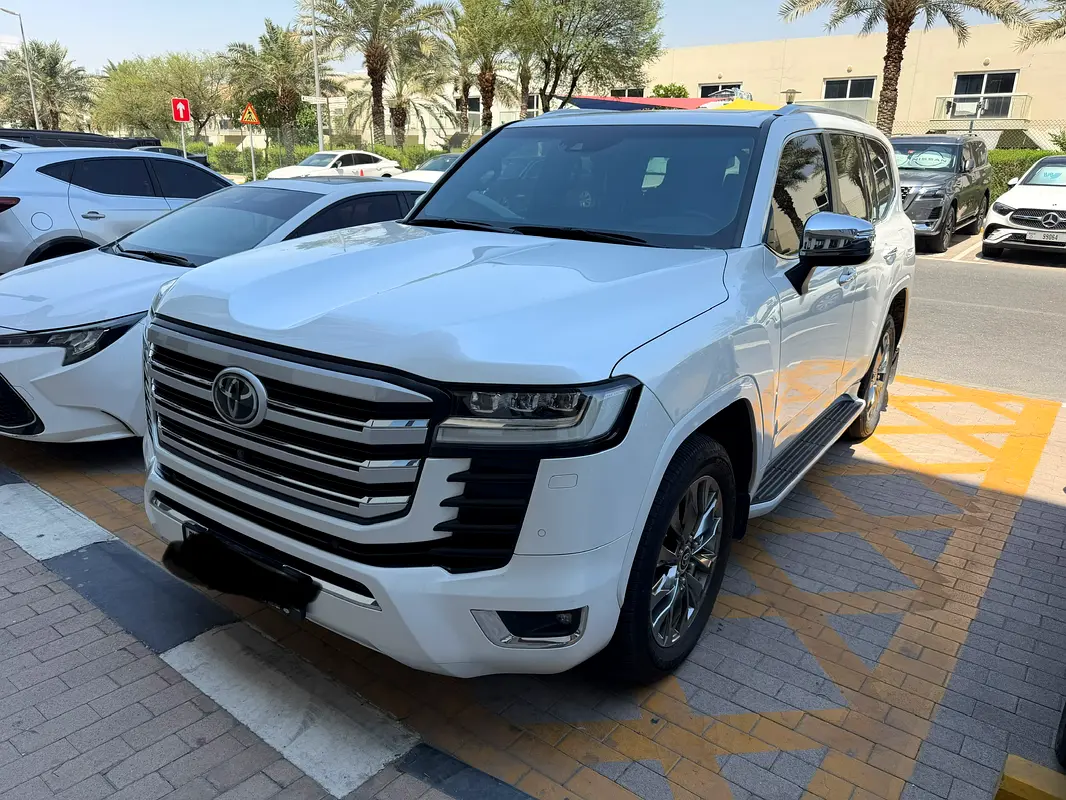Toyota Land Cruiser 2022 — photo 1 of 16