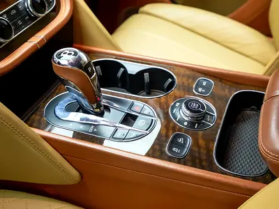 صورة 13 لـ 2016 Bentley BENTAYGA