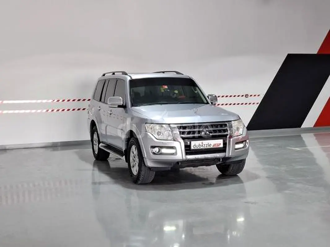 Mitsubishi Pajero 2016 — photo 1 of 20