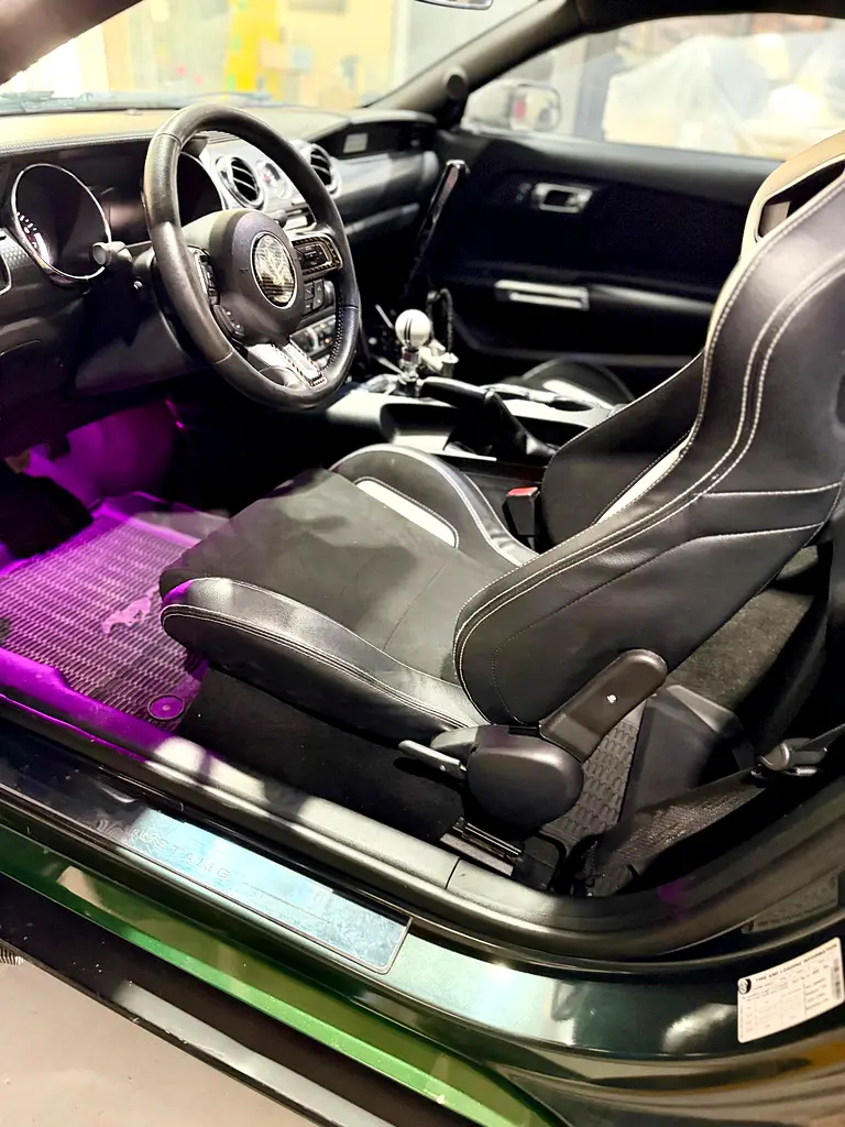 Ford Mustang 2016 — photo 1 of 20