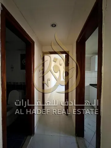 شقة غرفة وصالة للإيجار في التعاون الشارقة | موقع ممتاز | مساحات واسعة | قريب من مخرج دبي | 35,000 درهم سنوياً
