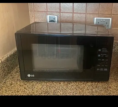 LG Countertop Microwave – Good Working Condition
