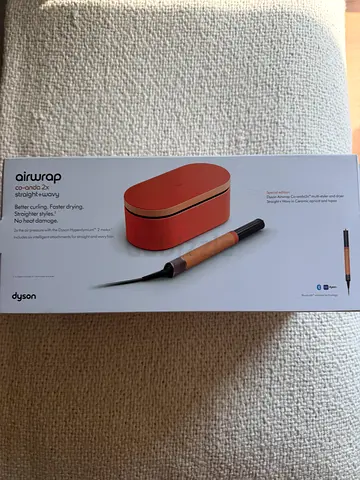 Brand new Airwrap co-anda UAE plug (unwanted gift)