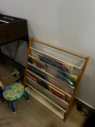 Wooden freestanding kids book rack with fabric pockets – holds picture books