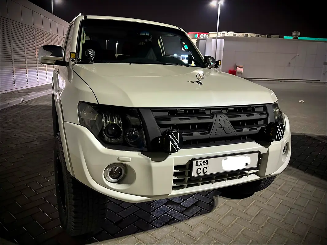 Mitsubishi Pajero 2013 — photo 1 of 5