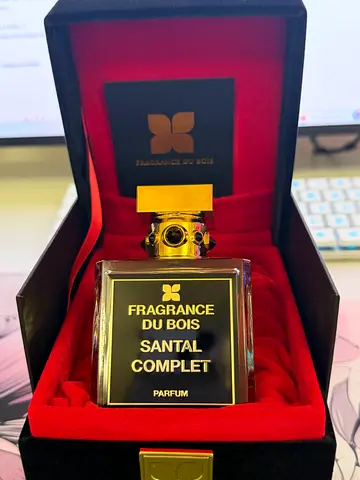 Fragrance Du Bois Santal Complet Parfum in Gift Box please note that there a stain on the bottle cap