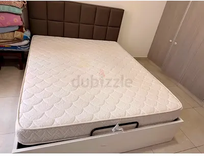 Queen size bed 6 months old from Home Urs