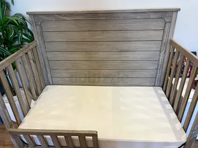 baby bed in a good condishin