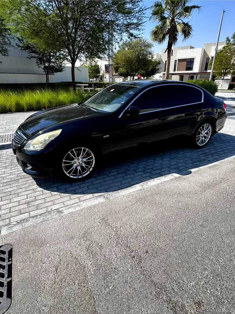 Infiniti G25 2012 — photo 1 of 9
