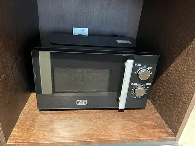 Black  Decker compact microwave — used 6 months, great condition