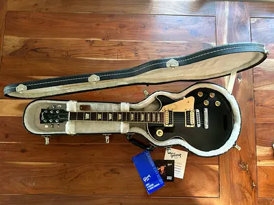 2012 Gibson Les Paul Standard Ebony Black Beauty - Gold Hardware - USA - Hard Case + Papers