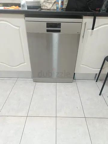 SIEMENS iQ700 Latest Model Dishwasher 15 Place Settings Dishes Made in Germany
