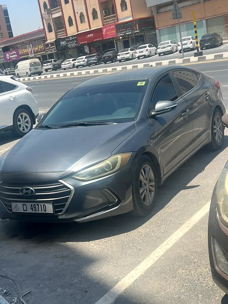 Hyundai Elantra 2017 — photo 1 of 4
