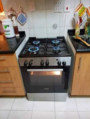 BOSCH four burner full gas cooker Range Exellent Condition